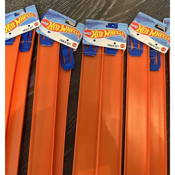 Hot Wheels Track Lot, 1 Loop Builder, 2 Ramps, 6 Sets Of 24” Straight Tracks New - Picture 3 of 6